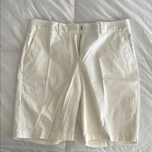 Classic White Bermuda shorts